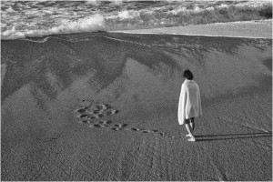 Chantal Zanolli-seule sur la plage