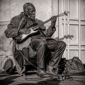 Guitariste de rue / Olivier Larcher